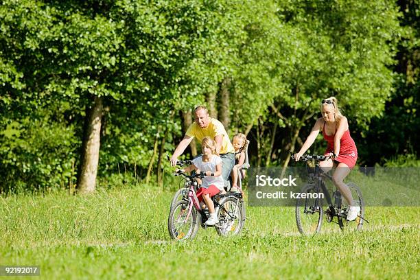 Foto de Cavalo As Bicicletas Juntos e mais fotos de stock de Bicicleta - Bicicleta, Adulto, Atividade