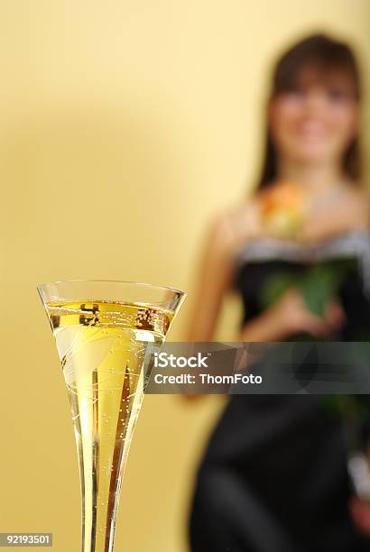 Champagne Vetro E Donna - Fotografie stock e altre immagini di Accendere (col fuoco) - Accendere (col fuoco), Adulto, Alchol
