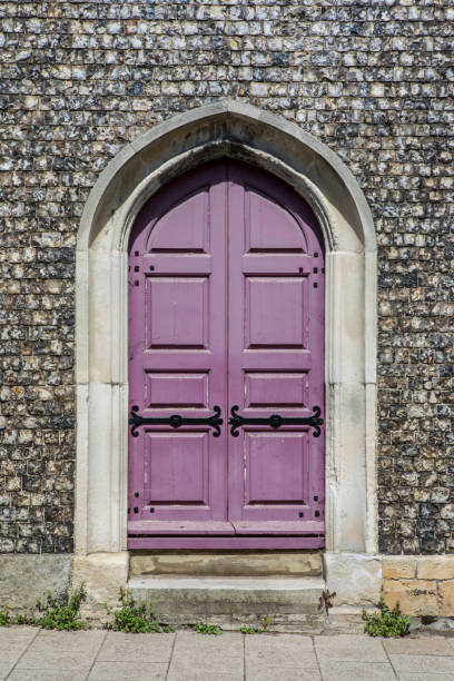 doorway w: st. michaels church in lewes, east sussex, uk - st michaels church zdjęcia i obrazy z banku zdjęć