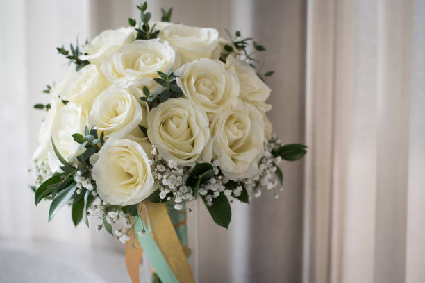 결혼식에서 신부에 대 한 번들 형태로 흰 장미 꽃 꽃다발 - nature spring bouquet panicle 뉴스 사진 이미지