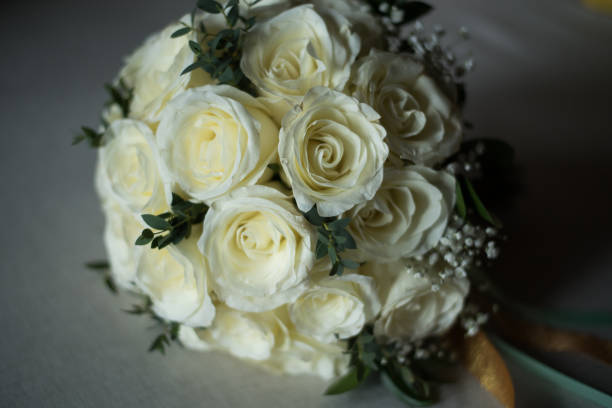 결혼식에서 신부에 대 한 번들 형태로 흰 장미 꽃 꽃다발 - nature spring bouquet panicle 뉴스 사진 이미지