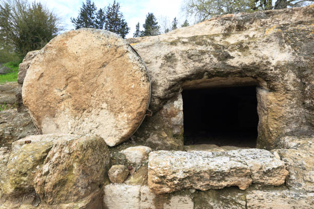 tumba - tomb fotografías e imágenes de stock