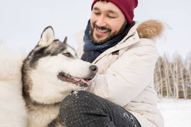 istock Asian Man Playing with Husky Dog 922000714