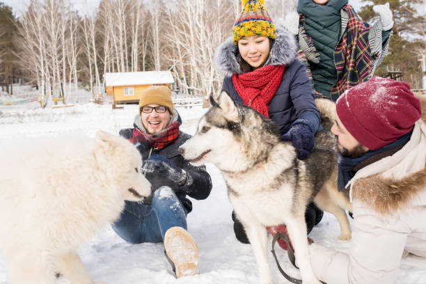 istock Friends Having Fun in Winter 922000740