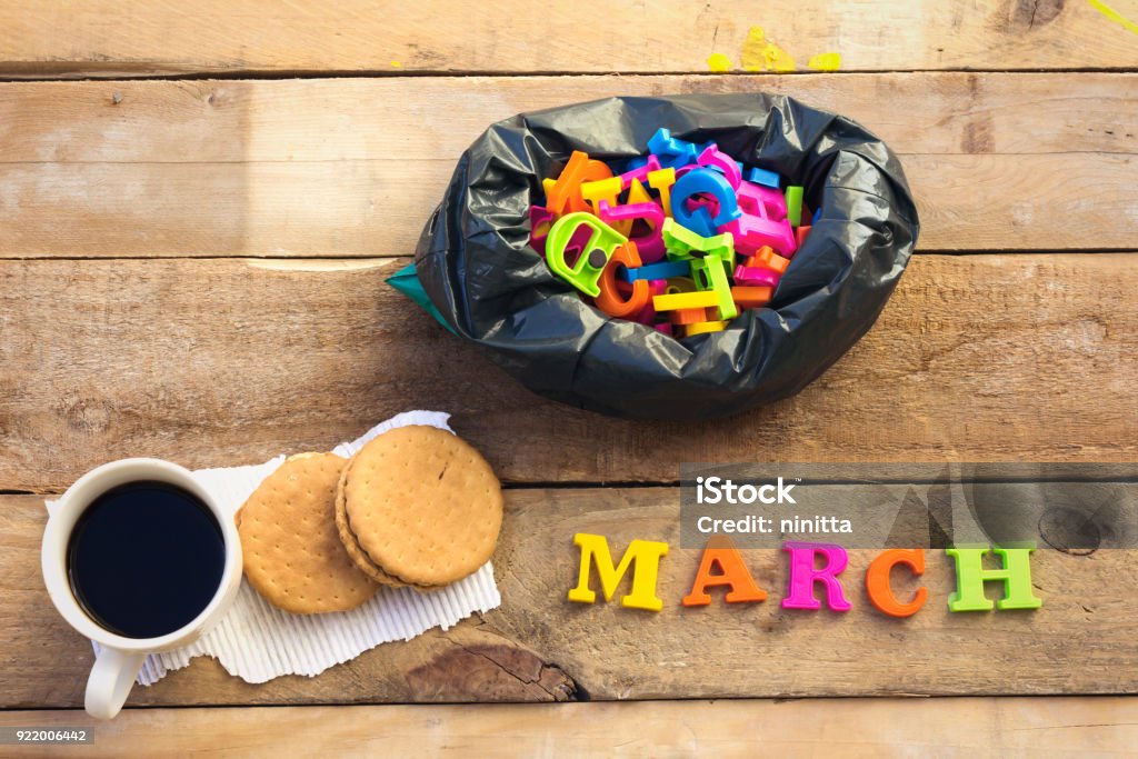 Hallo März mit bunten Buchstaben und arabische Kaffee trinken - Lizenzfrei Algerien Stock-Foto