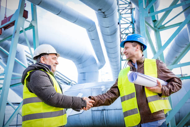 istock Oil refinery engineers successful deal handshake. 922012162