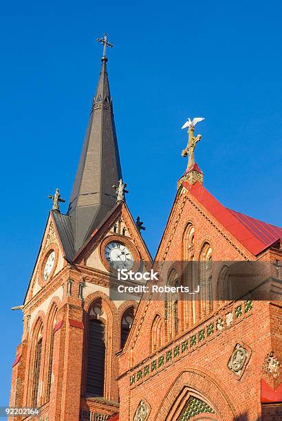 Vogel Mit Erweiterten Flügel Auf Cross Stockfoto und mehr Bilder von Alt - Alt, Architektur, Aufgefächert