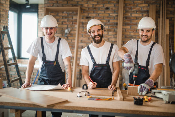 istock Team of happy manual workers working on a construction site. 922023596