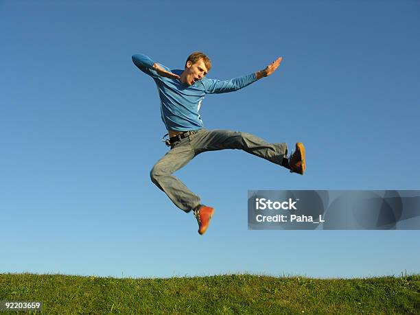 Figth 少年 - ジャンプするのストックフォトや画像を多数ご用意 - ジャンプする, 空手, カジュアルウェア