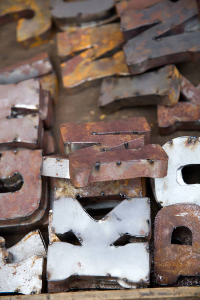 istock Vintage old printing letters 922038994