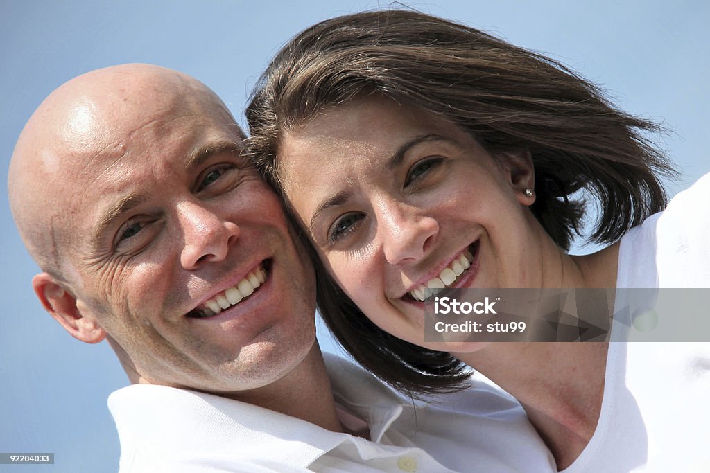Atractiva pareja - Foto de stock de 30-34 años libre de derechos