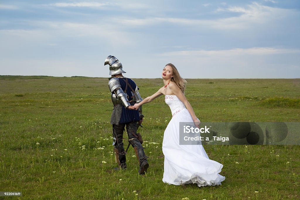 Las fantasías sobre el tema de su boda, la novia y knight - Foto de stock de Blanco - Color libre de derechos