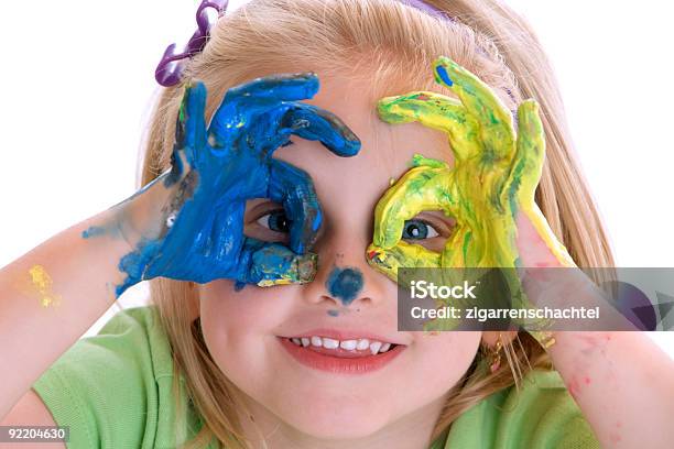 Carino Bambino Con Le Mani Dipinte - Fotografie stock e altre immagini di Dipingere - Dipingere, Vernice, Allegro