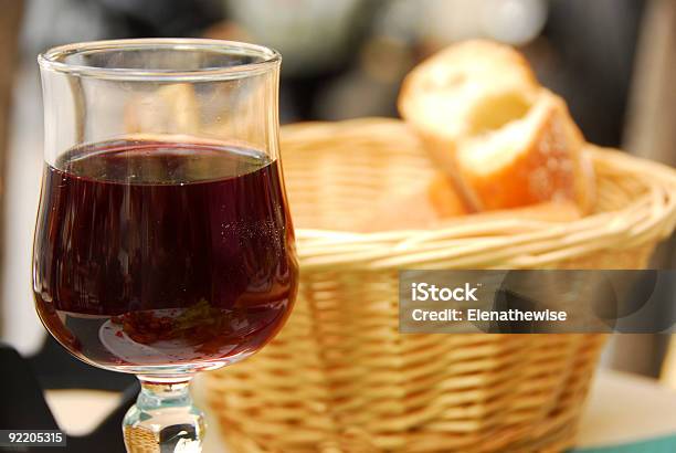 Pane E Vino - Fotografie stock e altre immagini di Alchol - Alchol, Alcolismo, Alimentazione sana