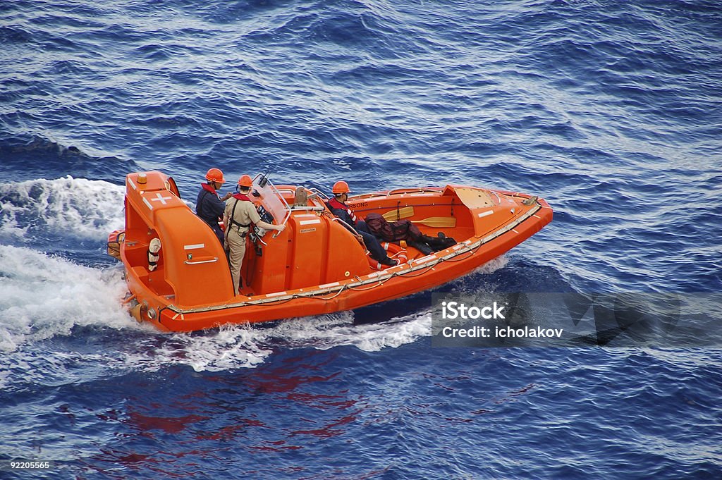 Ocean laranja brilhante equipa de resgate em barco - Royalty-free Cortar - Atividade Foto de stock
