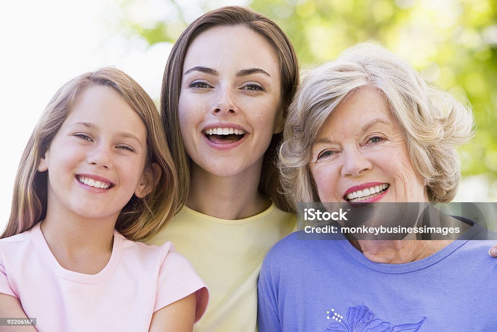 Nonna con figlia e Nipote - Foto stock royalty-free di 70-79 anni