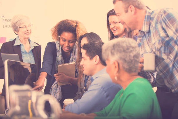 istock Multi-ethnic group of business people in meeting. 922063410