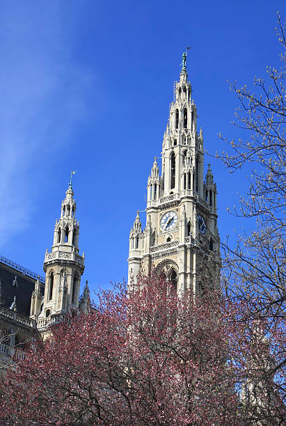 istock Viennas city hall Neues Rathaus 92208300