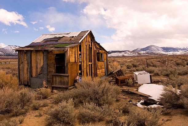 istock Abandoned House In The desert 92208557