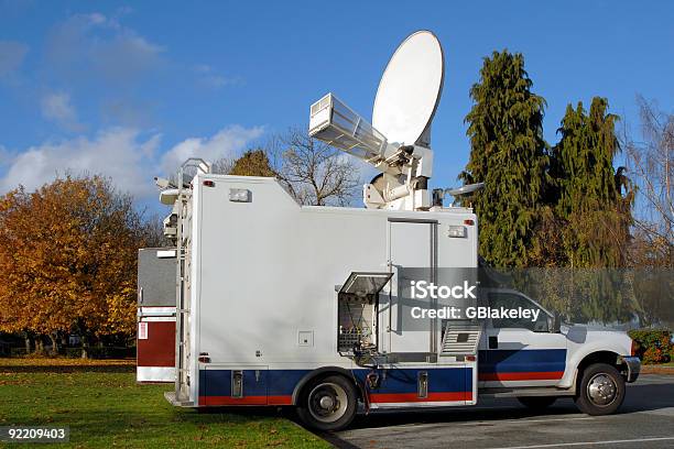 Tv Nachrichten Truck Stockfoto und mehr Bilder von Fernseher - Fernseher, Schweres Nutzfahrzeug, Lieferwagen