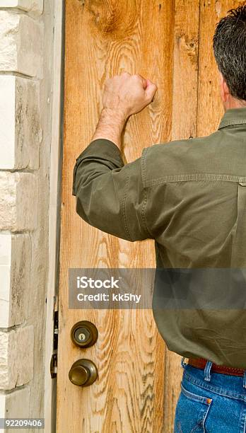 Porta De Bloqueio - Fotografias de stock e mais imagens de Bater à Porta - Bater à Porta, Porta, Aspiração