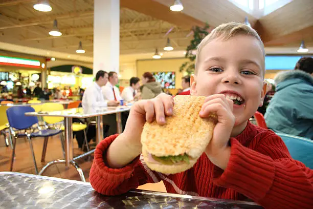 Photo of child eat burger