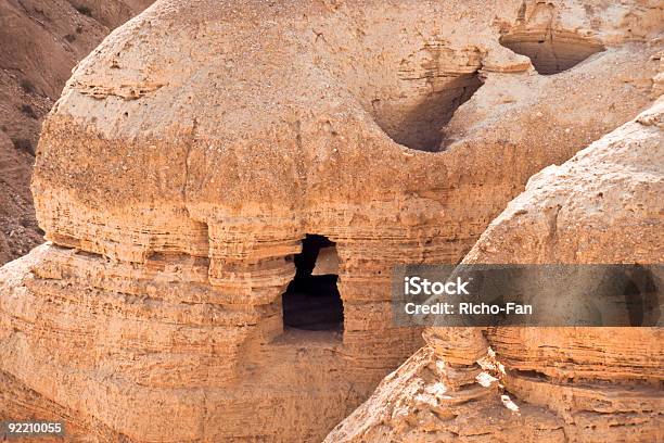 Пещера Qumran 4 — стоковые фотографии и другие картинки Пергамент - Ткань - Пергамент - Ткань, Пещера, Ветхий завет