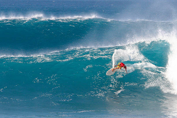 surfeur lumineuse - hawaii islands maui big island tropical climate photos et images de collection
