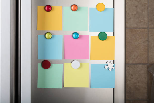 istock Blank Notes Attached With Colorful Magnetic Thumbtacks 922103074