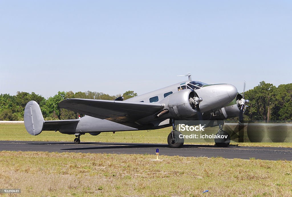 Guerra mundial dos era avión de transporte militar - Foto de stock de Aeródromo libre de derechos