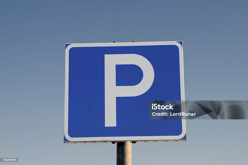 Park aquí - Foto de stock de Señal de aparcamiento libre de derechos