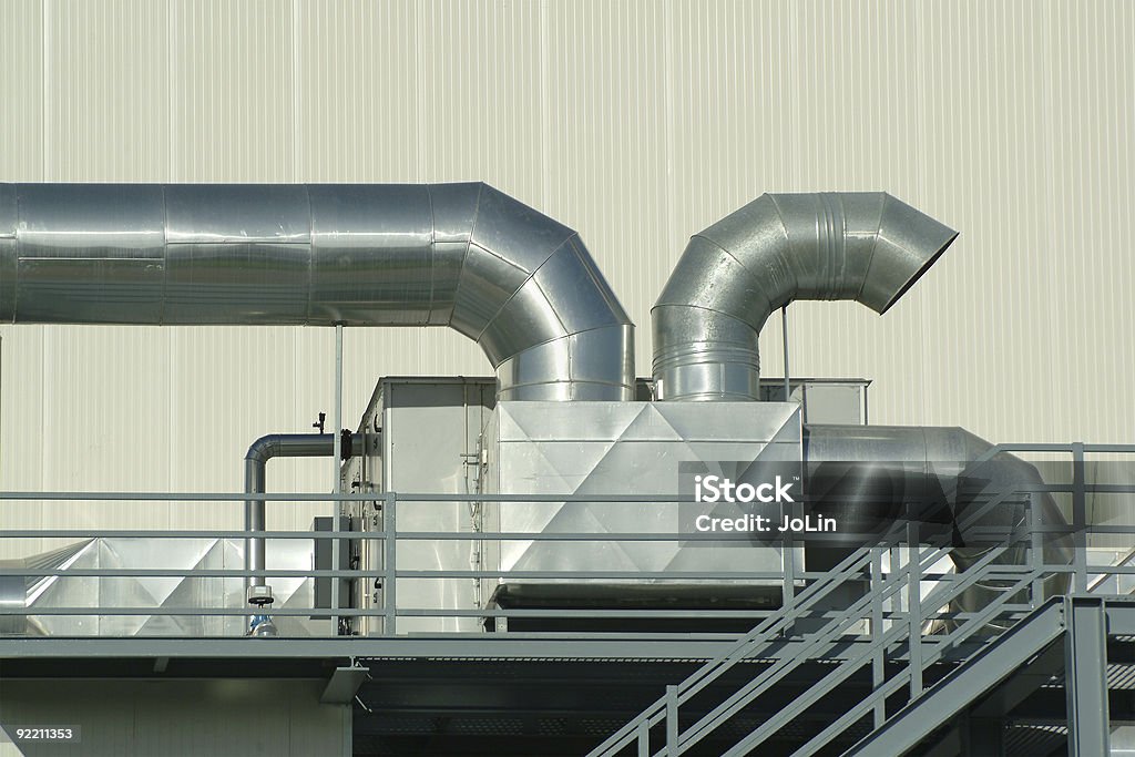 Труба и трубы в промышленных предприятий - Стоковые фото Без людей роялти-фри