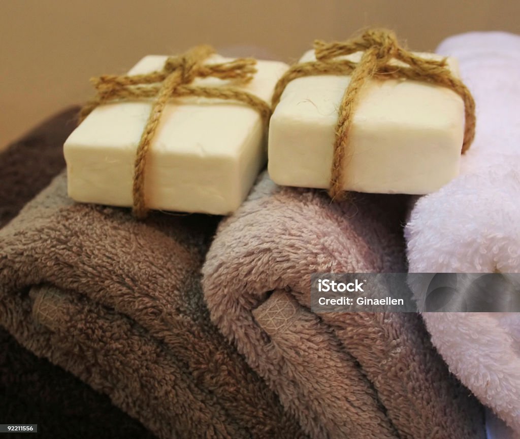 Toallas y jabón. - Foto de stock de Aceites esenciales libre de derechos