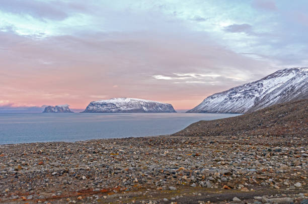 twilight in the high arctic - baffin island imagens e fotografias de stock