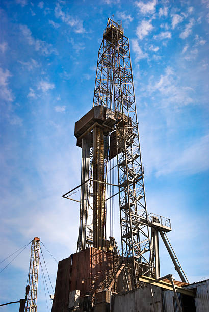 perforación horisontal bien - oil rig onshore drilling rig borehole fotografías e imágenes de stock