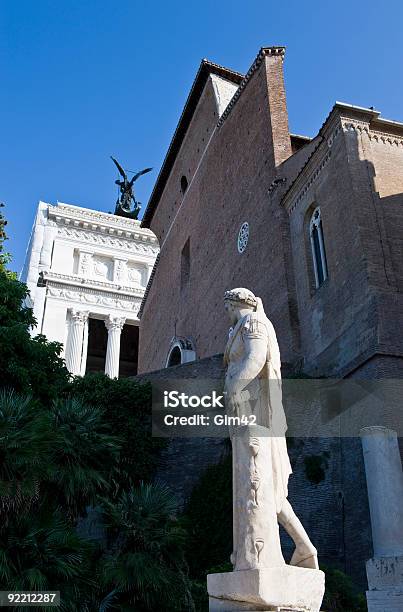 Roma - Fotografie stock e altre immagini di Ambientazione esterna - Ambientazione esterna, Architettura, Composizione verticale