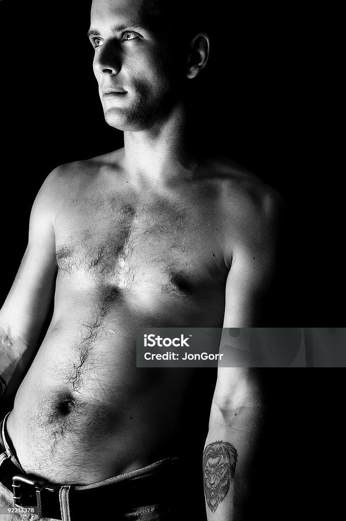 Hombre moda modelo en negro & blanco - Foto de stock de Abdomen humano libre de derechos