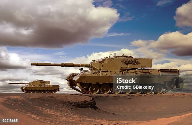 Desert Koszulka Battle - zdjęcia stockowe i więcej obrazów Czołg - Czołg, Wojsko, Pustynia