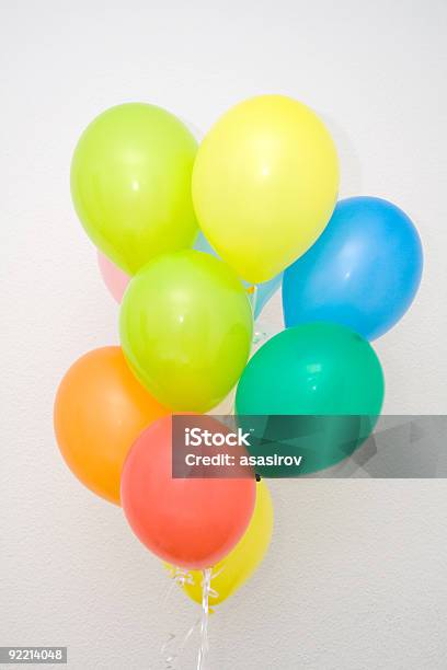 Globos De Colores Diferentes Foto de stock y más banco de imágenes de Alegre - Alegre, Amarillo - Color, Azul