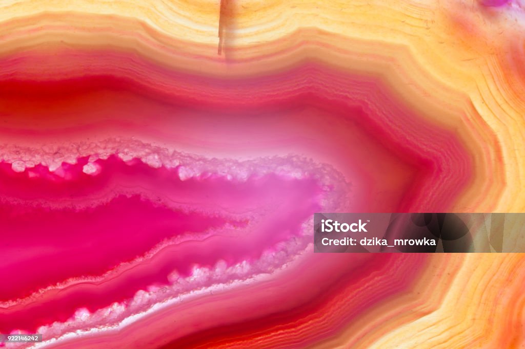 Minéral tranche agate rouge et orange avec des lignes parallèles et courbes, abstrait - Photo de Agate libre de droits