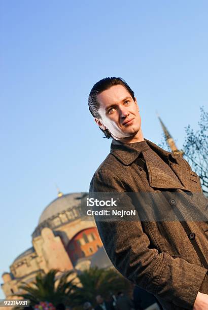 Foto de Jovem Homem Bonito Em Uma Cidade Turquia Istambul e mais fotos de stock de Adulto