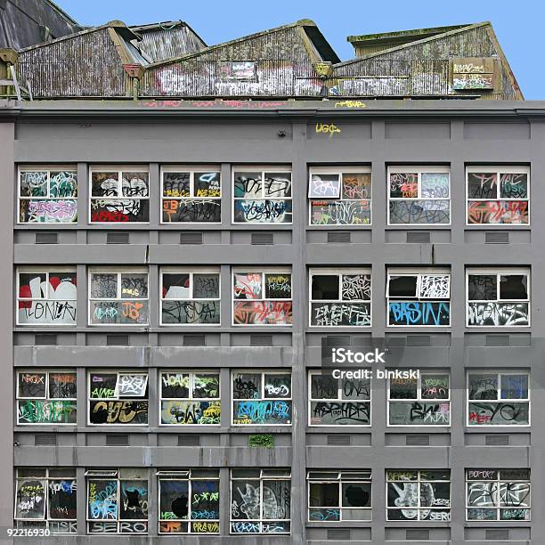 Derelict ビル - からっぽのストックフォトや画像を多数ご用意 - からっぽ, カラー画像, グラフィティ