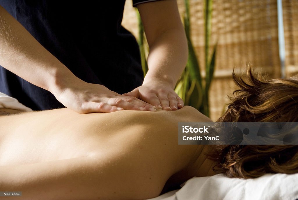 Massagem nas costas - Foto de stock de Adulto royalty-free