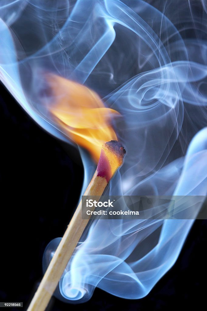 Совпадение в smoke - Стоковые фото Пламя роялти-фри