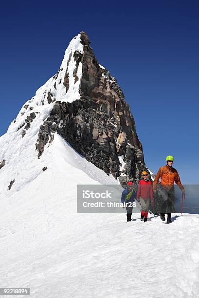 Tre Mountaineers - Fotografie stock e altre immagini di Scalare - Scalare, Alpinismo, Ambientazione esterna