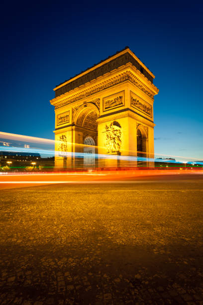 arco di trionfo a parigi, francia - arc arc de triomphe paris france street foto e immagini stock