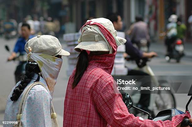 Photo libre de droit de Smog Au Vietnam banque d'images et plus d'images libres de droit de Hanoi - Hanoi, Masque de protection, Visière de protection du visage
