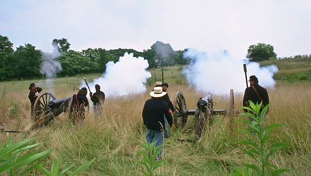 istock US Civil War Union Artillery Fire at Confederates 92221144