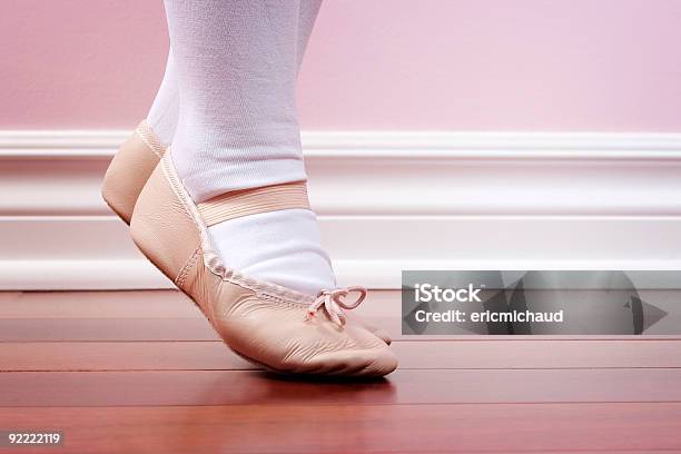 Closeup De Sapatos De Ballet - Fotografias de stock e mais imagens de Sapatilha de Dança - Sapatilha de Dança, Criança, Raparigas