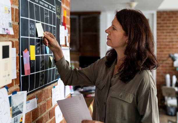 Woman pulling sticky note Woman pulling sticky note task stock pictures, royalty-free photos & images